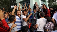 Migranti v tureckém mst Edirne protestují. Poadují, aby jim byla umonna...