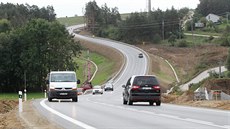 Kritizovaná nová silnice u Pocoucova na Třebíčsku. Kritizovaná nová silnice u Pocoucova na Třebíčsku.