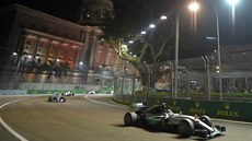 NONÍ JÍZDA. Lewis Hamilton ve Velké cen Singapuru formule 1.