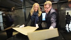 Pracovnice Národního archivu Michaela Kudová přivezla do Centra stavitelského... Pracovnice Národního archivu Michaela Kudová přivezla do Centra stavitelského...