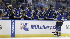 Paul Stastny (26) vstelil gól a slaví se spoluhrái ze St. Louis.