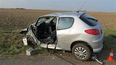 Nehoda osobního vozu mezi Slatinou a Libranticemi (24.9.2015).