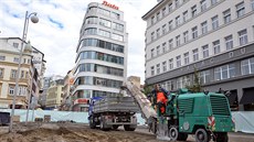 Dělníci nyní opravují Soukenné náměstí v centru Liberce. První rekonstrukce... Dělníci nyní opravují Soukenné náměstí v centru Liberce. První rekonstrukce...