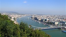 Výhled na Budape z vrku hory Géllert