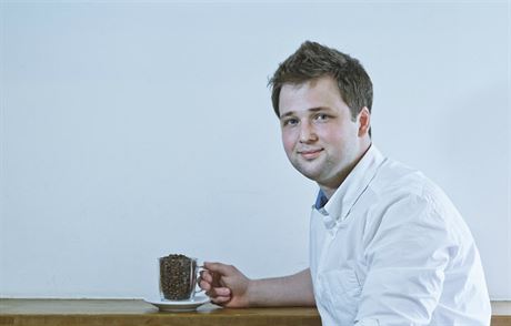 Barista Adam Neubauer dosáhl na na nejvyí kávové ocenní v letech 2012 a...