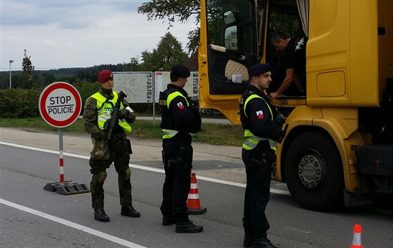 Policie a Armáda R ve stedu zahájily spolené cviení, ve kterém se...