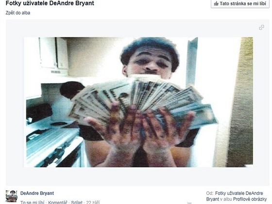 Jednadvacetiletý DeAndre Bryant se na Facebooku pochlubil stovkami dolar a...