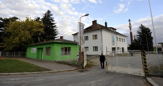 Demonstrace proti podniku Azos CZ (na snímku je vjezd do areálu firmy), který...