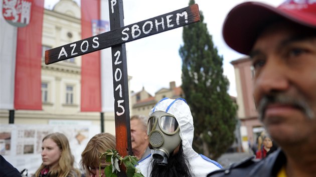 Demonstrace proti podniku Azos CZ, kter podle obyvatel a veden msta obtuje sv okol zpachem, se konala 30. z v Nymburku.