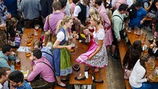 Loni se na Oktoberfestu teprve poesté za posledních ticet let nepodailo pekonat hranici esti milion litr prodaného piva. A letos?
