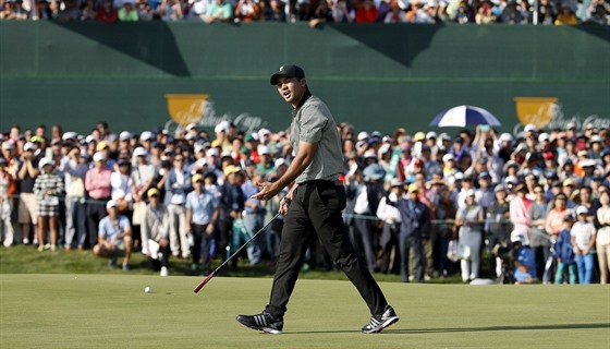 Australský golfista Jason Day se zlobí po nepovedeném úderu na Prezidentském...