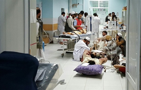 Traumacentrum Léka bez hranic v Kundúzu bhem boj afghánských ozbrojených...