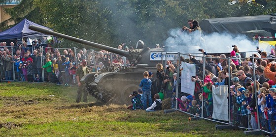 Pardubické retromsteko nabídlo veterány,  zbran,  zásahovku i rallye...