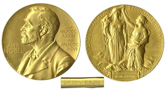 Nobelova medaile s nápisem: Inventas vitam iuvat excoluisse per artes (voln pekládáme jako Ti, kdo svým umním zlepili pozemský ivot.) 