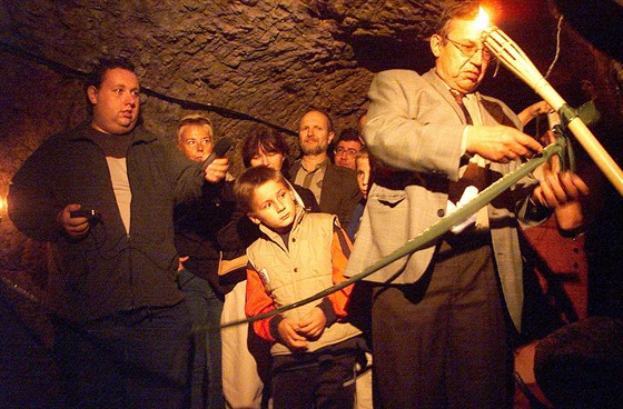 Podzemní chodbu ve Svtlé nad Sázavou otevel v roce 2003 tehdejí starosta...