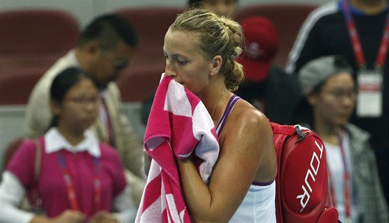 Petra Kvitová na turnaji v Pekingu odchází po poráce z kurtu.
