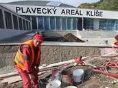 Rekonstrukce plaveckého areálu na Klíši měla podle původní smlouvy skončit do... Rekonstrukce plaveckého areálu na Klíši měla podle původní smlouvy skončit do...