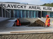 Rekonstrukce plaveckého areálu na Klíši měla podle původní smlouvy skončit do... Rekonstrukce plaveckého areálu na Klíši měla podle původní smlouvy skončit do...