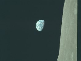 21. prosince 1968 vyráí Apollo 8 jako první lo s posádkou mimo obnou dráhu...
