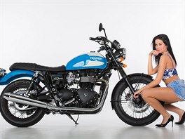 Modelka Kristýna a motocykl Triumph Bonneville Spirit Special Edition