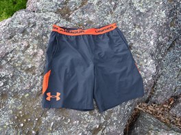 Under Armor Burst Woven Short + boxerky Armour Vent Comp Short