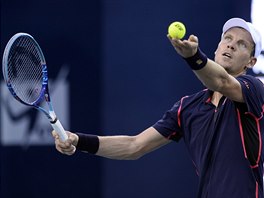 NA SERVISU. Tom Berdych na turnaji v en-enu.