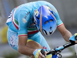 Cyklista Vincenzo Nibali na trati zvodu Giro Di Lombardia.