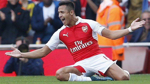 HRDINA. Alexis Snchez se raduje ze vstelen branky proti Manchesteru United.