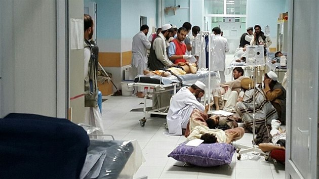 Traumacentrum Lka bez hranic v Kundzu bhem boj afghnskch ozbrojench sil s Talibanem.