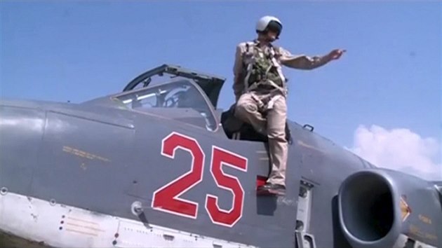 Letoun Su-25 ruskho letectva na letiti v syrskm Hmeimimu (5. z 2015)