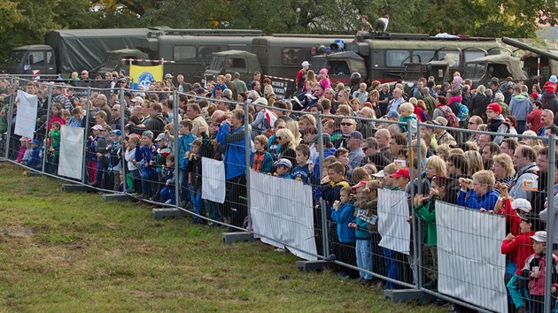 Pardubick retromsteko nabdlo veterny,  zbran,  zsahovku i rallye (3.10.2015)