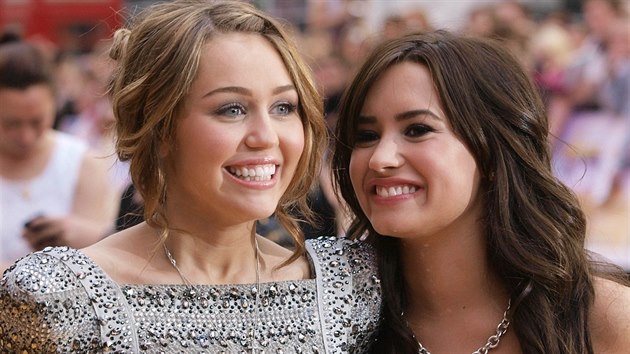 Hvzdy kanlu Disney - Miley Cyrus a Demi Lovato