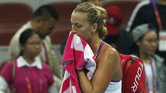 Petra Kvitová na turnaji v Pekingu odchází po poráce z kurtu.