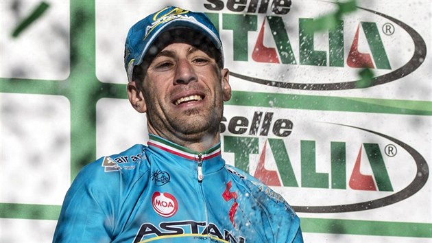 Cyklista Vincenzo Nibali slav triumf v zvod Giro Di Lombardia.