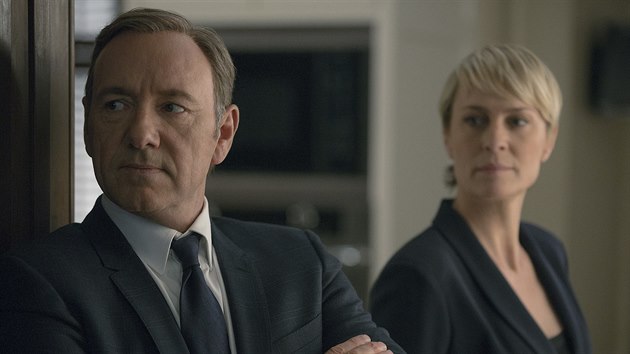 Kevin Spacey a Robin Wrightov v serilu Dm z karet