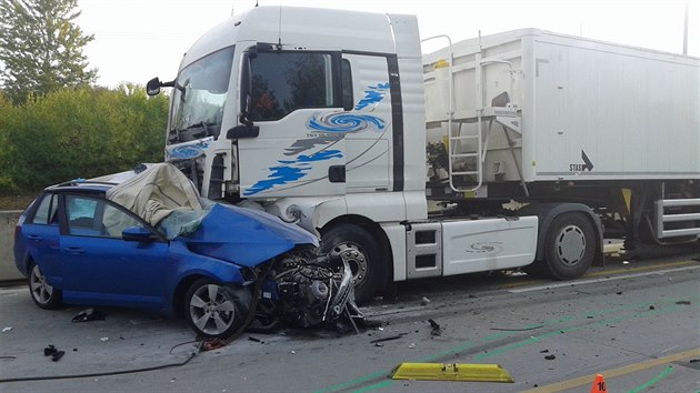 Pi tragick nehod na silnici R35 u Olomouce zemel idi. Pi njezdu se dostal do kolize, kter jeho vz odhodila ped protijedouc kamion.