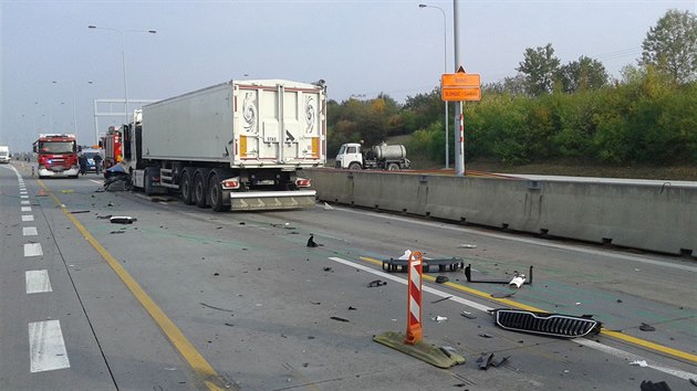 Pi tragick nehod na silnici R35 u Olomouce zemel idi. Pi njezdu se dostal do kolize, kter jeho vz odhodila ped protijedouc kamion.