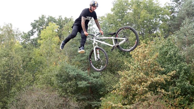 Bikei a freestylist budou v Olomouci moci u brzy dit v novm arelu pro BMX a horsk kola, kter se nachz v Bokov ulici.