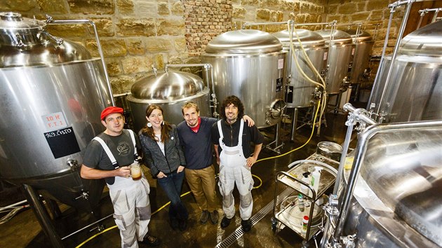 Pivovar Lobeč tvoří čtyři lidé. Zleva sládek Tomáš Fencl, architektka Jana Prouzová Myšková, architekt Pavel Prouza a podsládek Karel Šafařík.