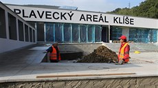 Rekonstrukce plaveckého areálu na Klíši měla podle původní smlouvy skončit do... Rekonstrukce plaveckého areálu na Klíši měla podle původní smlouvy skončit do...