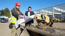 Benteler si novou halu nadělil k jubileu dvaceti let, kdy působí v kraji. Za tu... Benteler si novou halu nadělil k jubileu dvaceti let, kdy působí v kraji. Za tu...