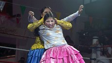 INDIÁNSKÁ KREV. Yenny Mamaniová alias "Marta la Altena" popadla zezadu Leonor... INDIÁNSKÁ KREV. Yenny Mamaniová alias "Marta la Altena" popadla zezadu Leonor...
