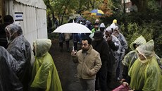 Uprchlíci v Berlín ekají na registraci do tamního pijímacího tábora. (8....
