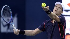 NA SERVISU. Tomáš Berdych na turnaji v Šen-čenu. NA SERVISU. Tomáš Berdych na turnaji v Šen-čenu.