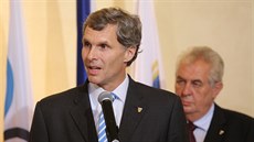 Předseda Českého olympijského výboru Jiří Kejval po podpisu české přihlášky na... Předseda Českého olympijského výboru Jiří Kejval po podpisu české přihlášky na...