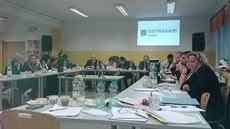 Vzadu uprostřed nová starostka Helena Wieluchová (STAN), vpravo 1.... Vzadu uprostřed nová starostka Helena Wieluchová (STAN), vpravo 1....