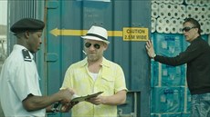 Z filmu Afričan, jenž líčí osudy gangstera zvaného Káčko v cizině Z filmu Afričan, jenž líčí osudy gangstera zvaného Káčko v cizině