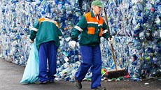 V Přerově v pondělí 5. října vyrazilo do práce devět dlouhodobě nezaměstnaných,... V Přerově v pondělí 5. října vyrazilo do práce devět dlouhodobě nezaměstnaných,...