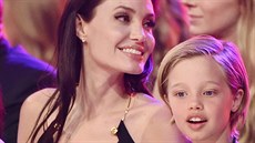 Angelina Jolie a její dcera Shiloh, kterou si poídila s manelem Bradem...