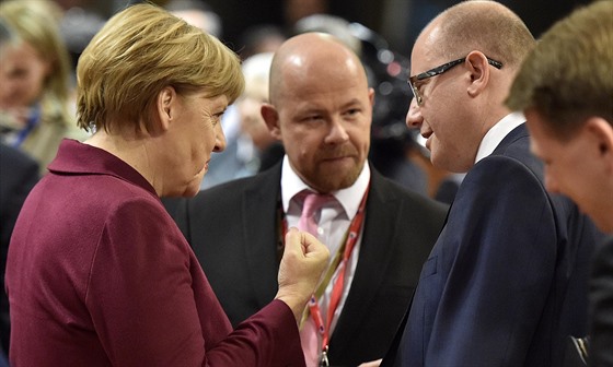 eský premiér Bohuslav Sobotka hovoí na summitu Evropské unie v Bruselu s...